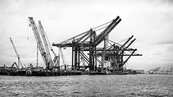 Container Unloading - 1 BW