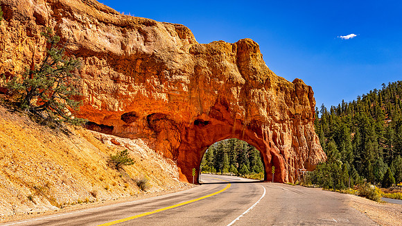 Red Canyon Arch - Bryce Canyon NP